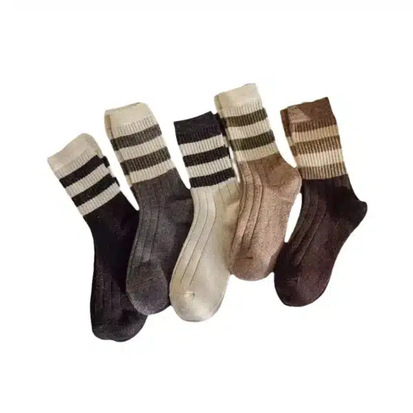 Cozy And Durable: The Ultimate Children'S Socks For Fall And Winter Sports - Image 3