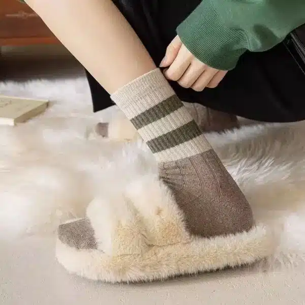 Cozy And Durable: The Ultimate Children'S Socks For Fall And Winter Sports - Image 2