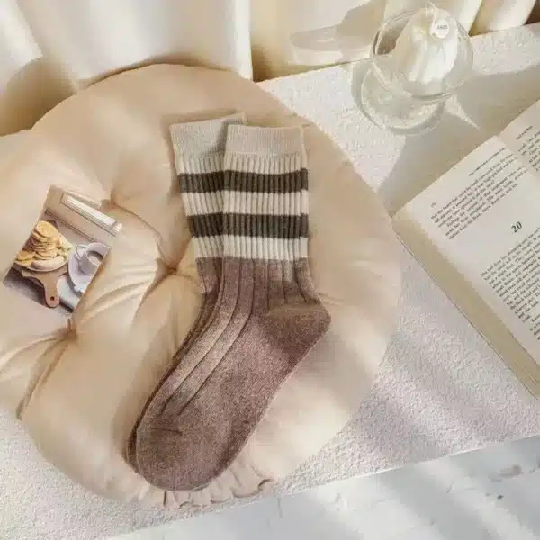 Cozy And Durable: The Ultimate Children'S Socks For Fall And Winter Sports - Image 5